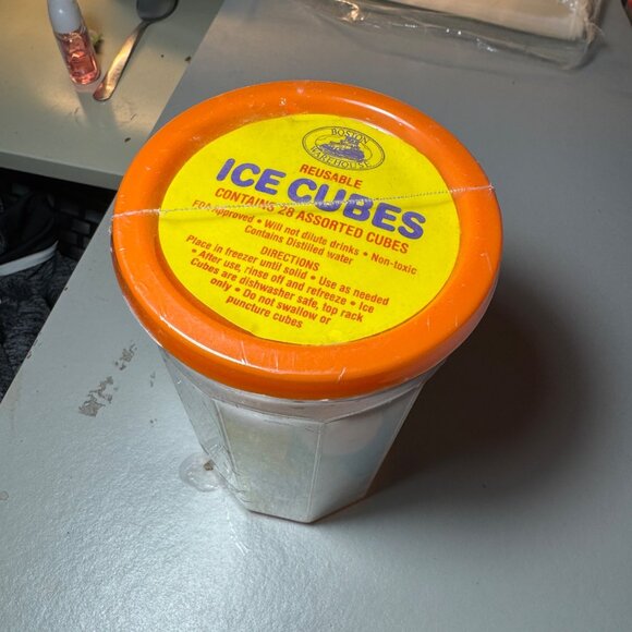 VINTAGE - Reusable Ice Cubes - Golf Balls and Tees - Picture 2 of 4